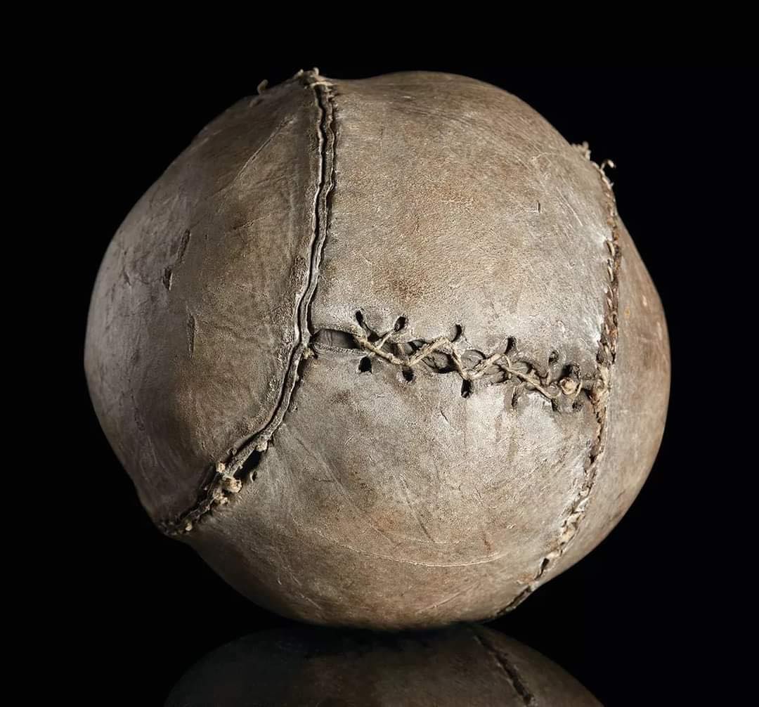 Världens äldsta fotboll - kopia.jpg