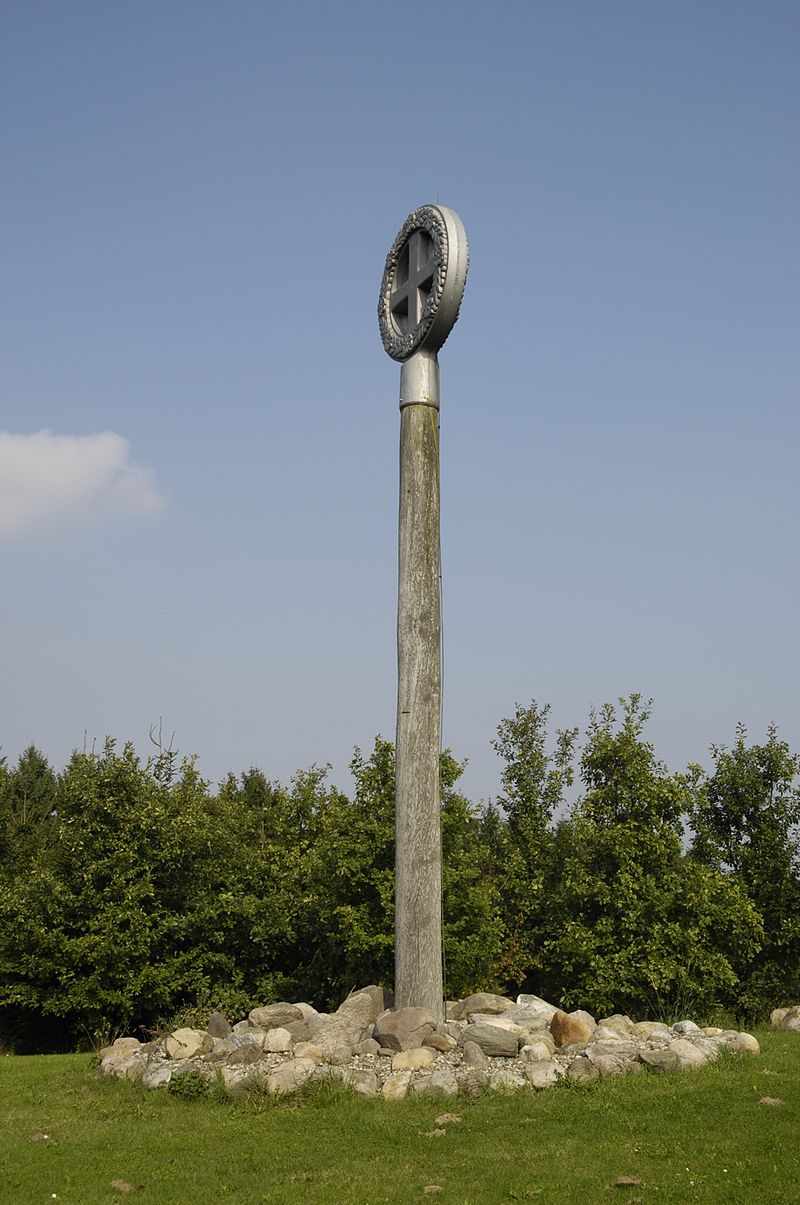Irminsul_in_Harbarnsen-Irmenseul_2009.jpg